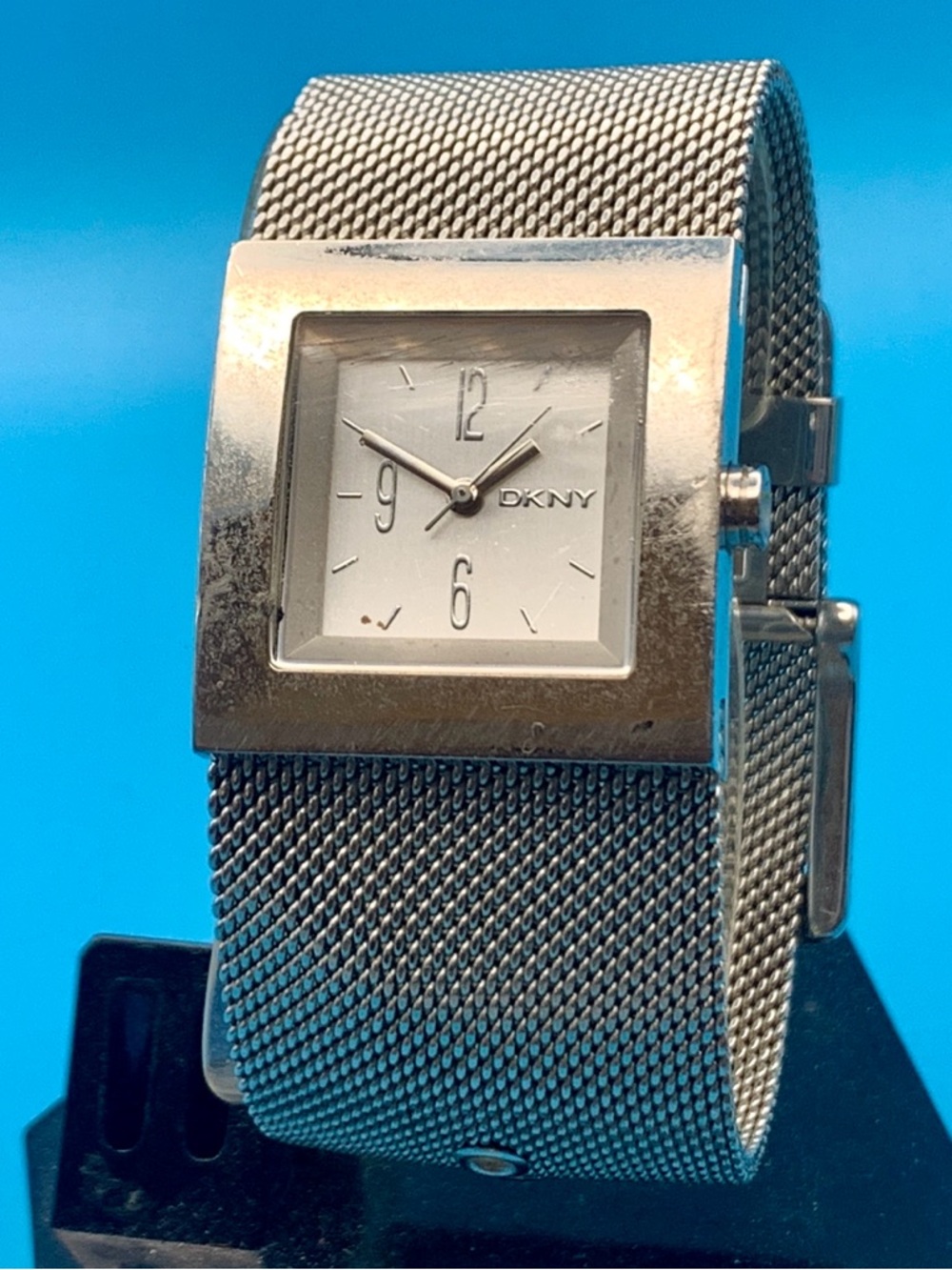 DKNY NY-3329 Women’s Quartz Mesh Bracelet Wristwatch All St Steel Works New Batt